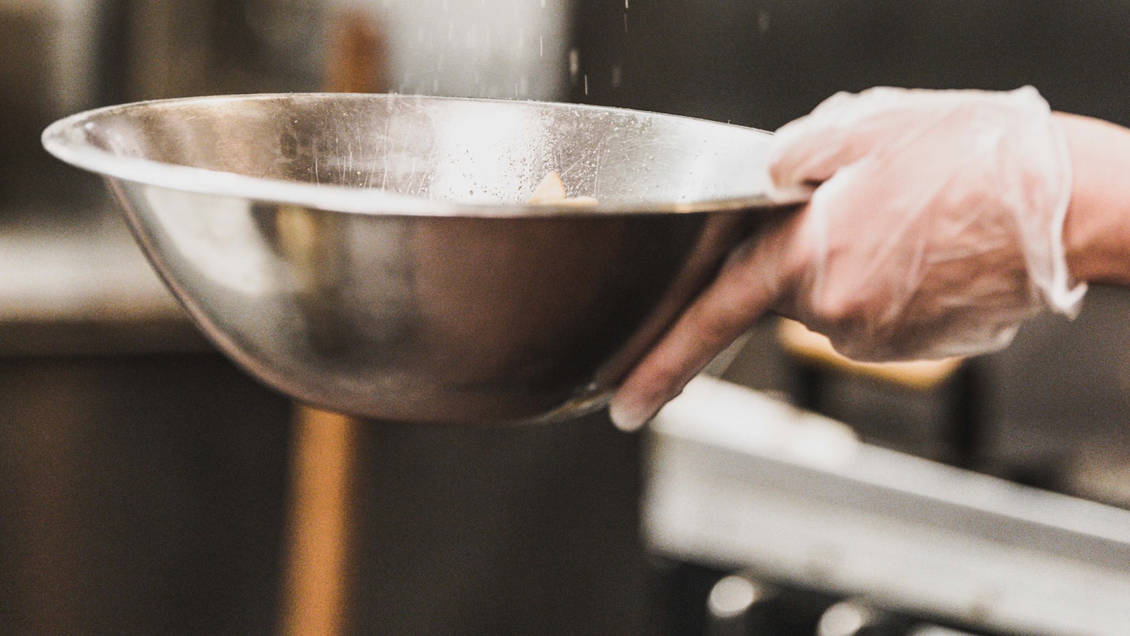 Ustensiles de cuisine professionnelle en gros plan