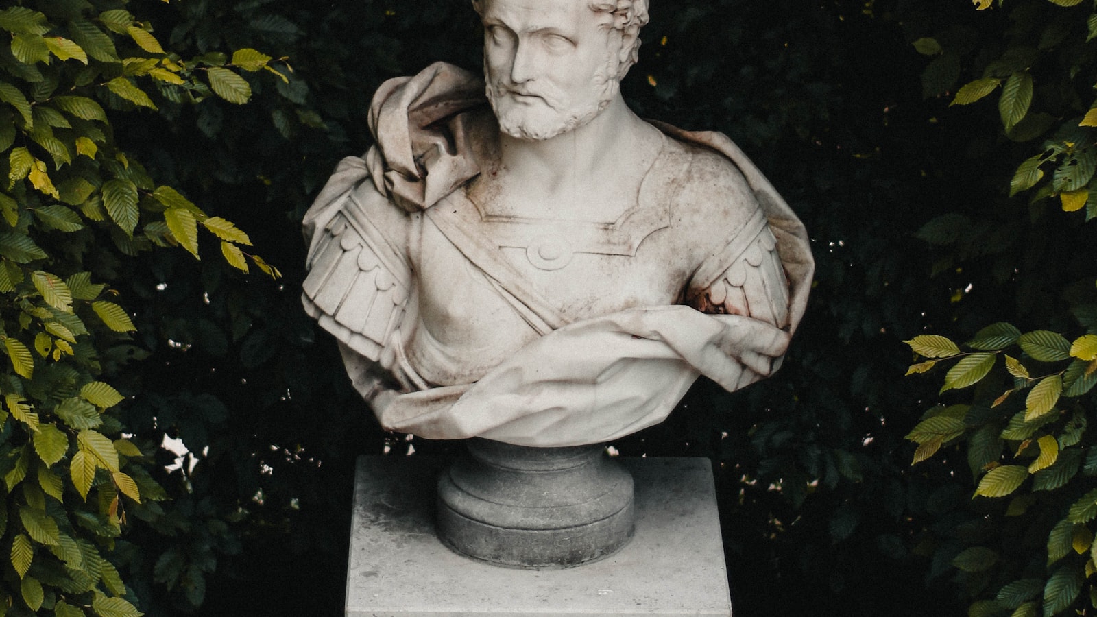 Buste antique en pierre