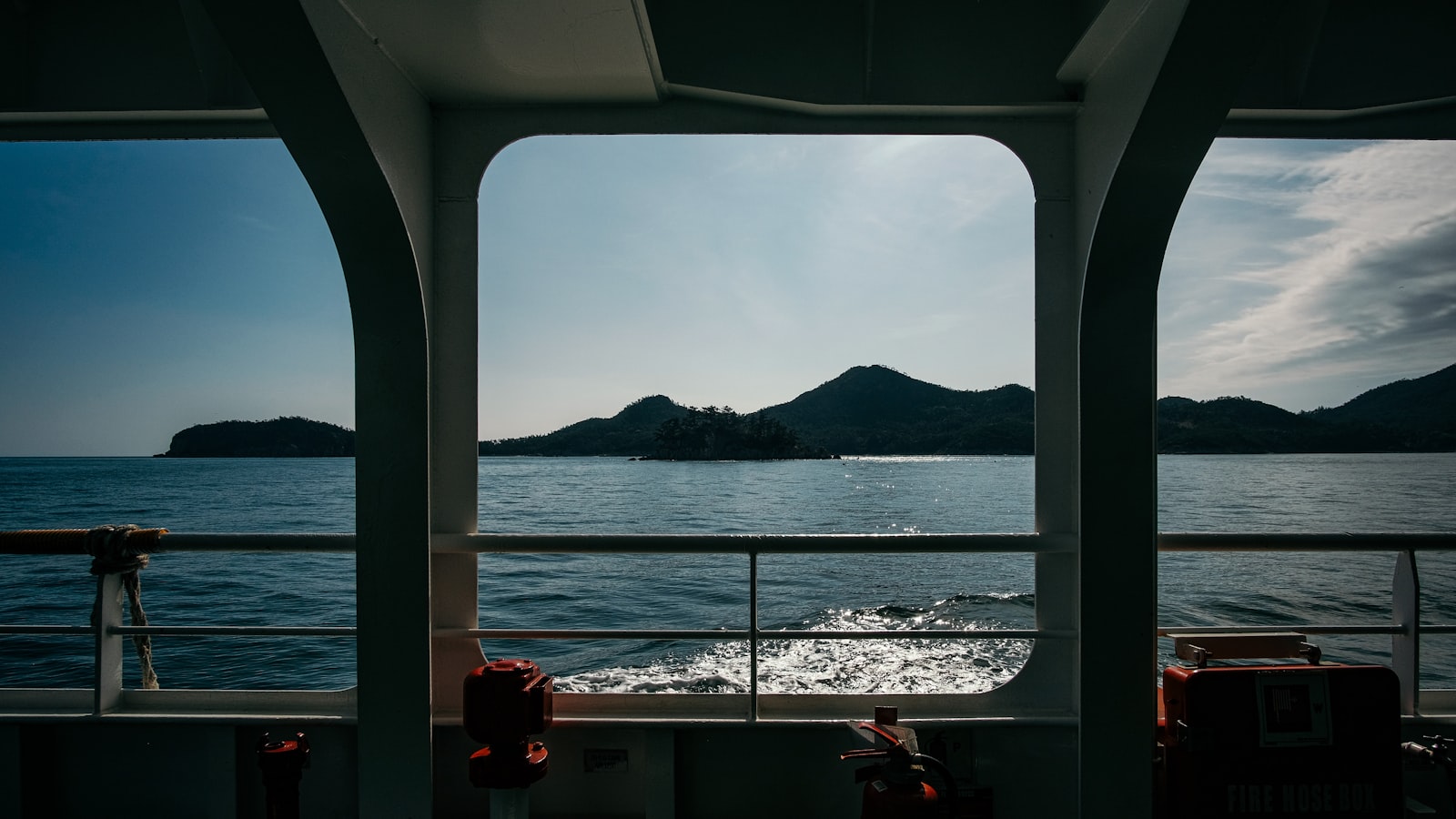 Vue depuis un ferry en mer