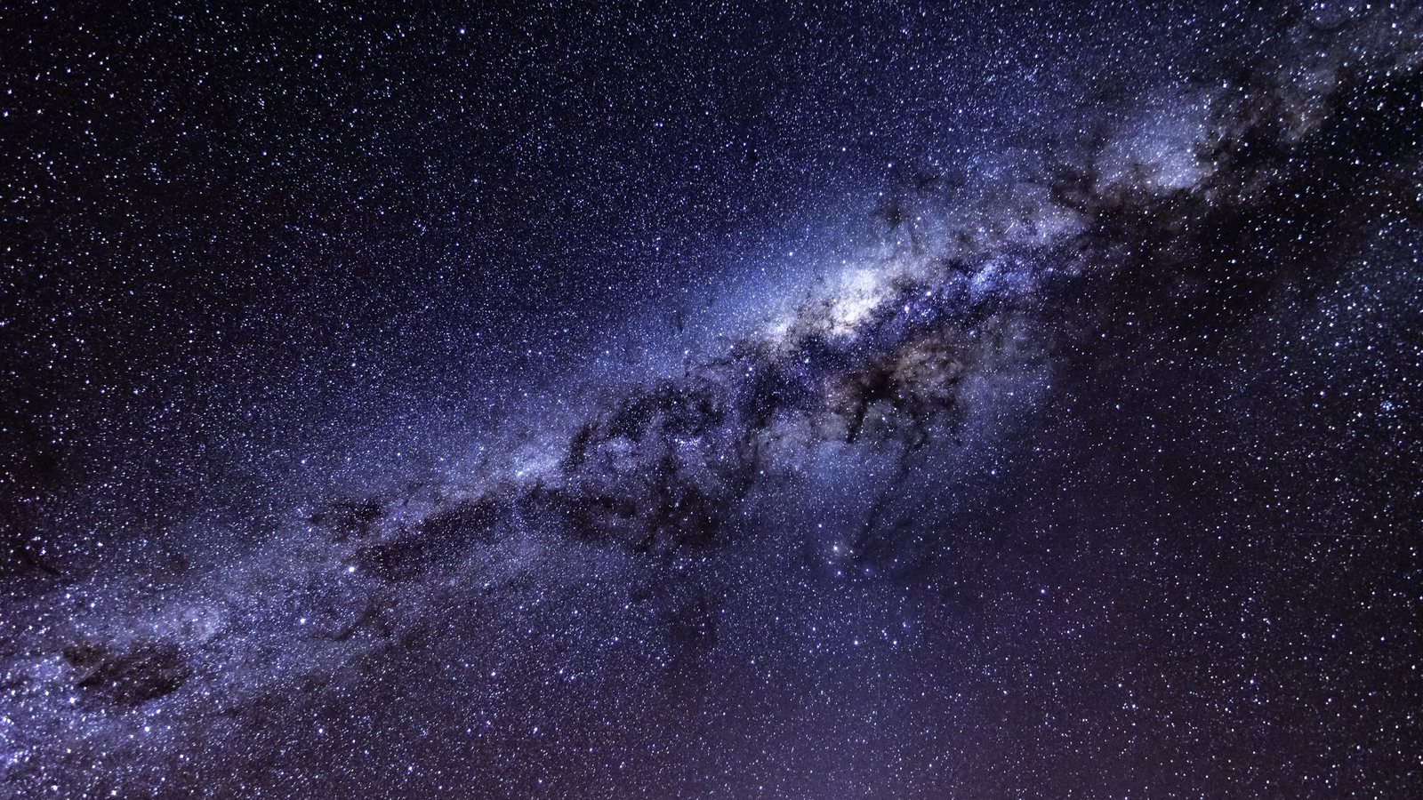 Voie lactée traversant un ciel nocturne constellé d'étoiles, nuit du dimanche 13 septembre 2026