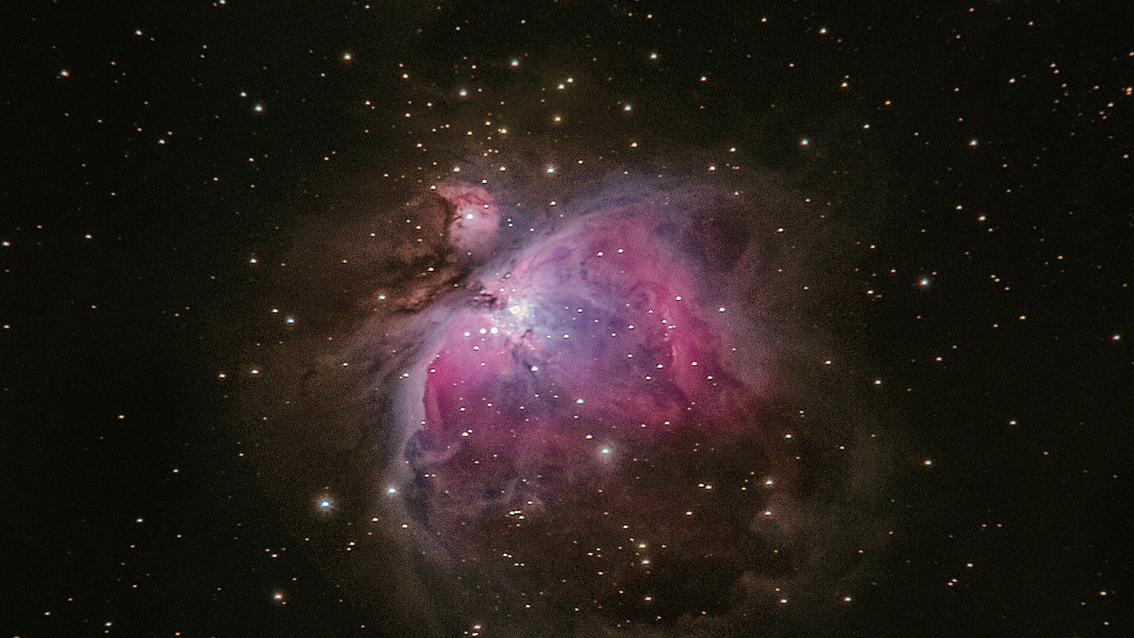 Nébuleuse d'Orion rose et violette au milieu des étoiles, ciel profond du mercredi 16 septembre 2026