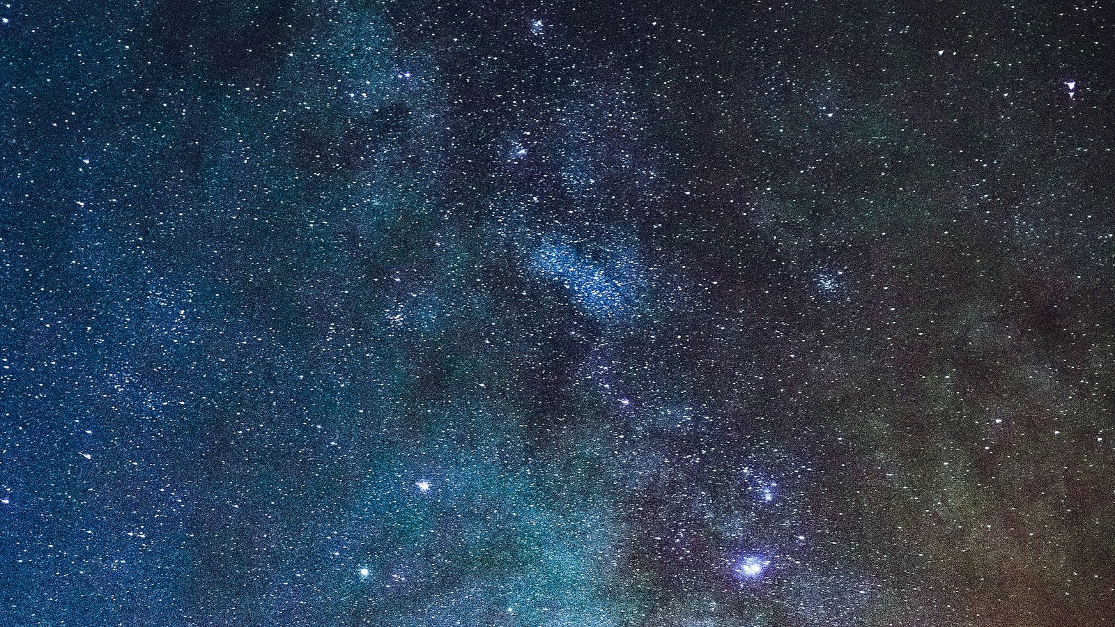 La Voie lactée aux teintes bleues et dorées dans un ciel de nuit profond, ciel du lundi 21 septembre 2026