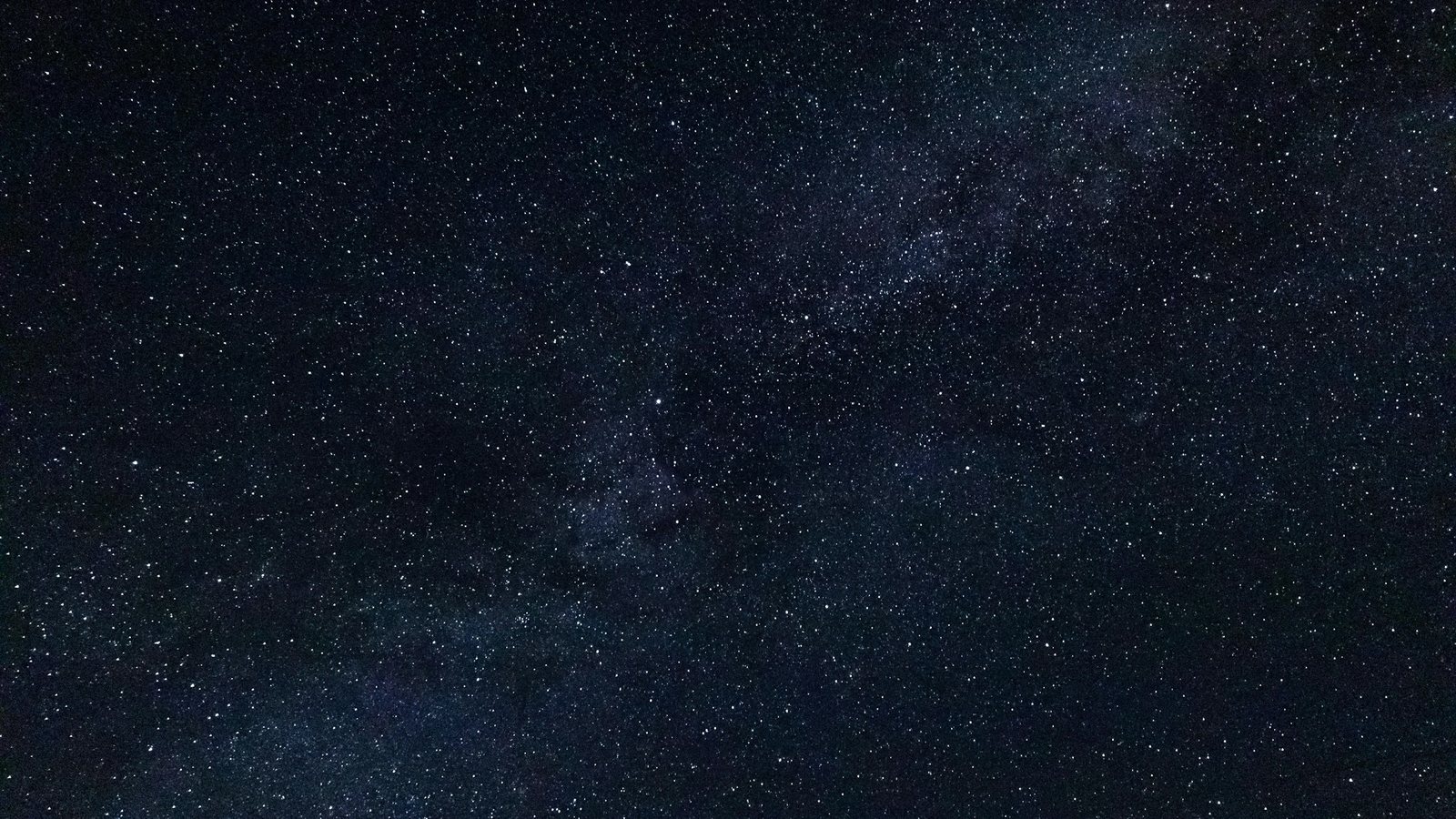 Un champ d'étoiles dense et uniforme dans un ciel de nuit sans lune, ciel du jeudi 8 octobre 2026