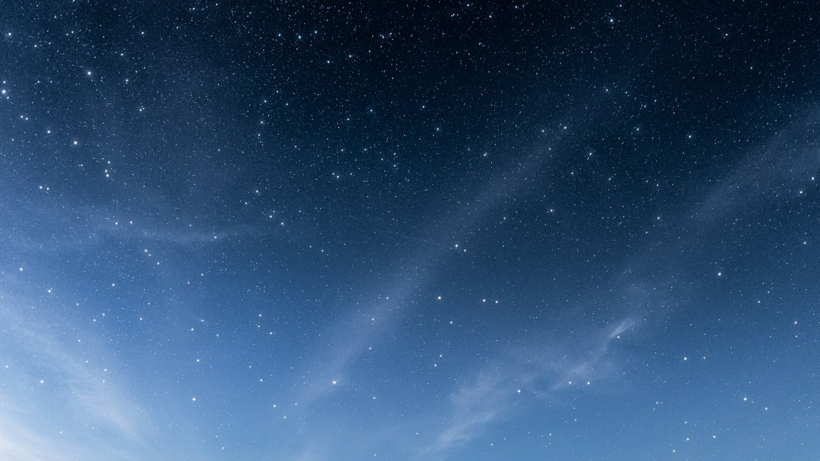 Des voiles de nuages effilés traversant un ciel étoilé au-dessus d'un horizon pâle, nuit du vendredi 9 octobre 2026