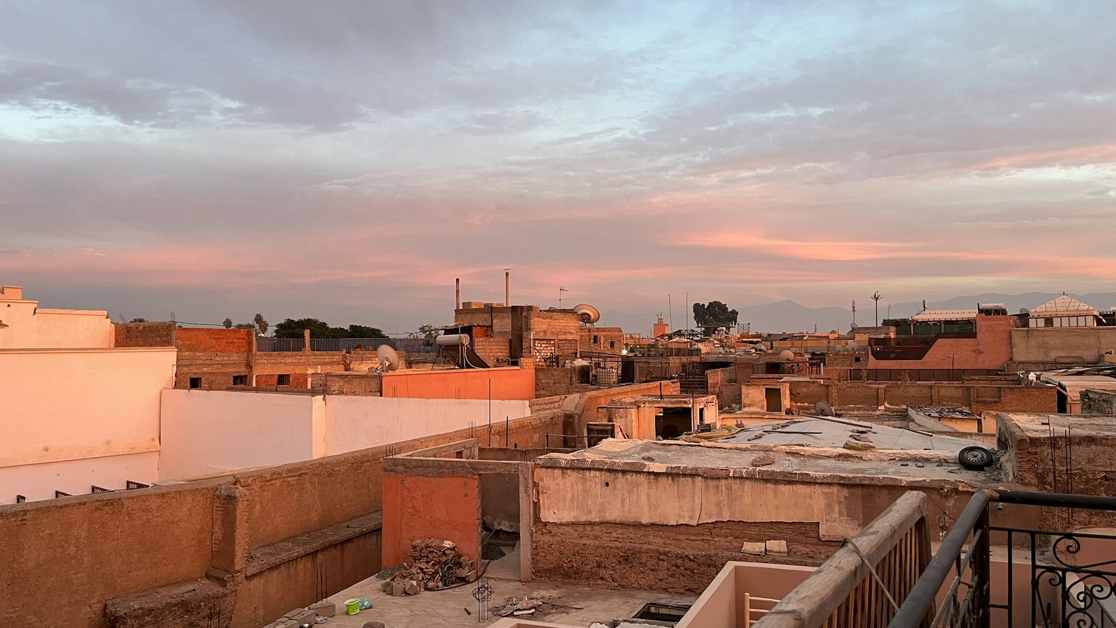Une médina vue depuis un toit-terrasse