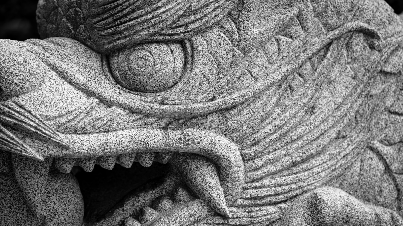 Sculpture de dragon en pierre