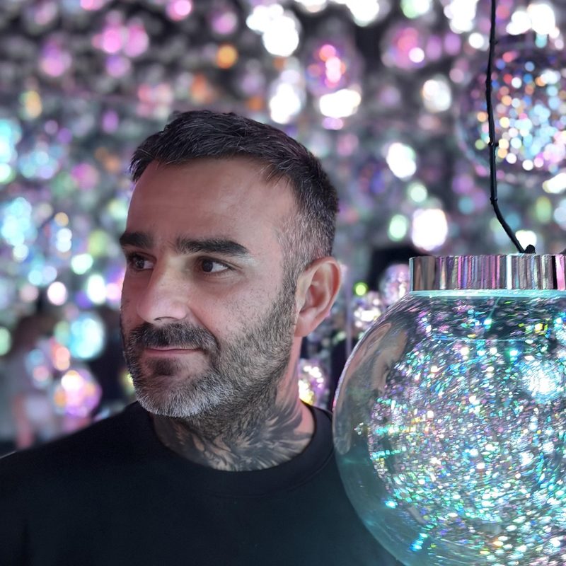 Portrait de Julien Jimenez, expert SEO, netlinking et Google Discover
