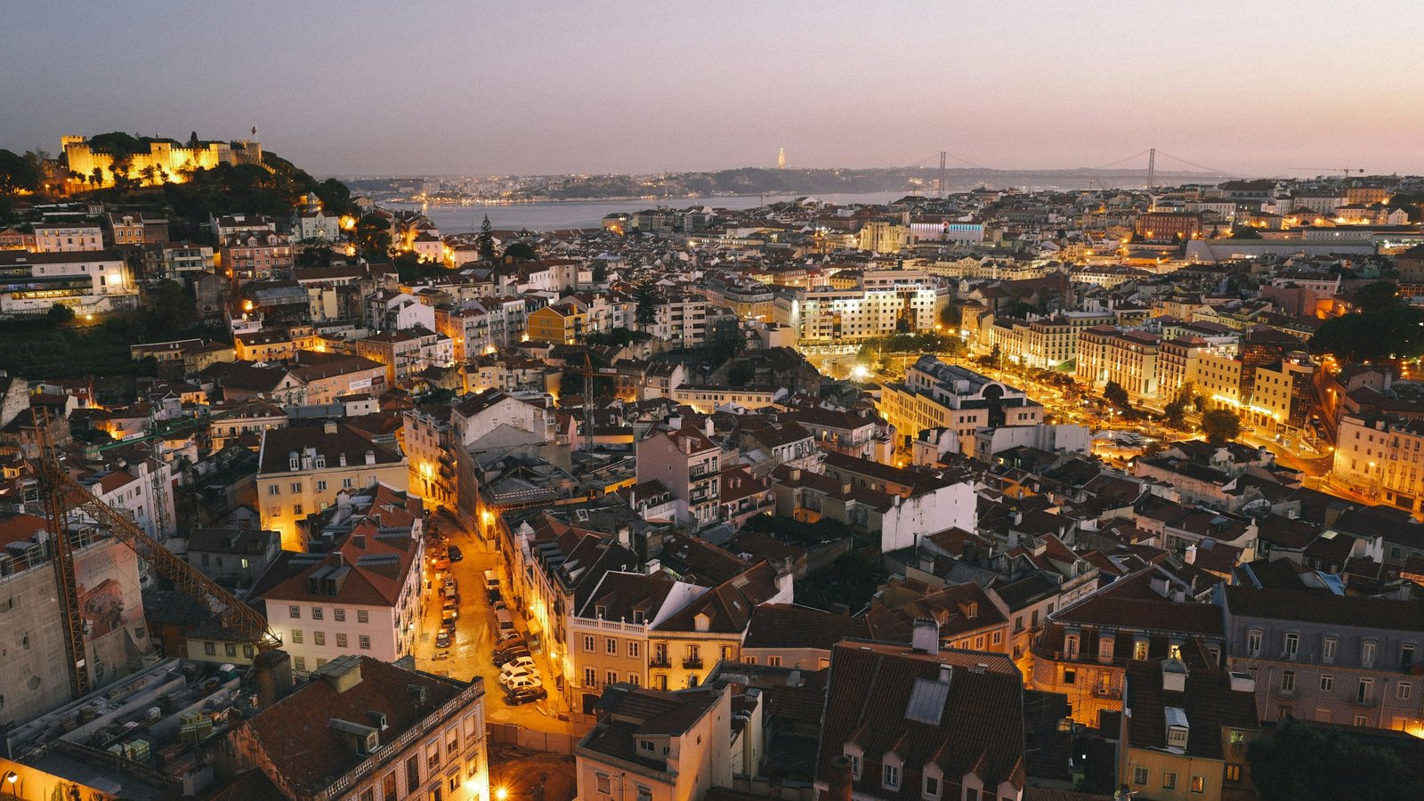 Les toits d'un village portugais vus d'en haut