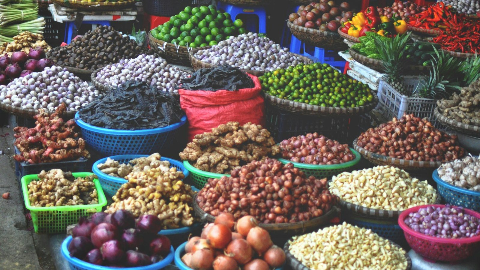 Des épices en sacs au marché